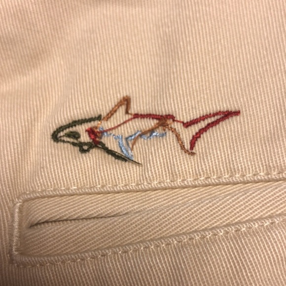 Bundle of two Greg Norman Shorts - Picture 2 of 10